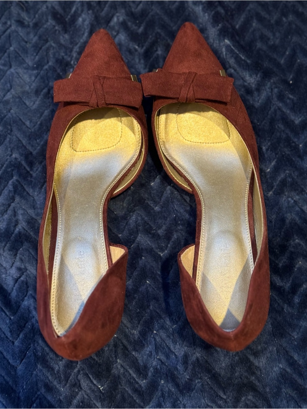 Kelly and Katie Pointed Toe Bow Medium Heels in Burgundy Suede Size 9.5